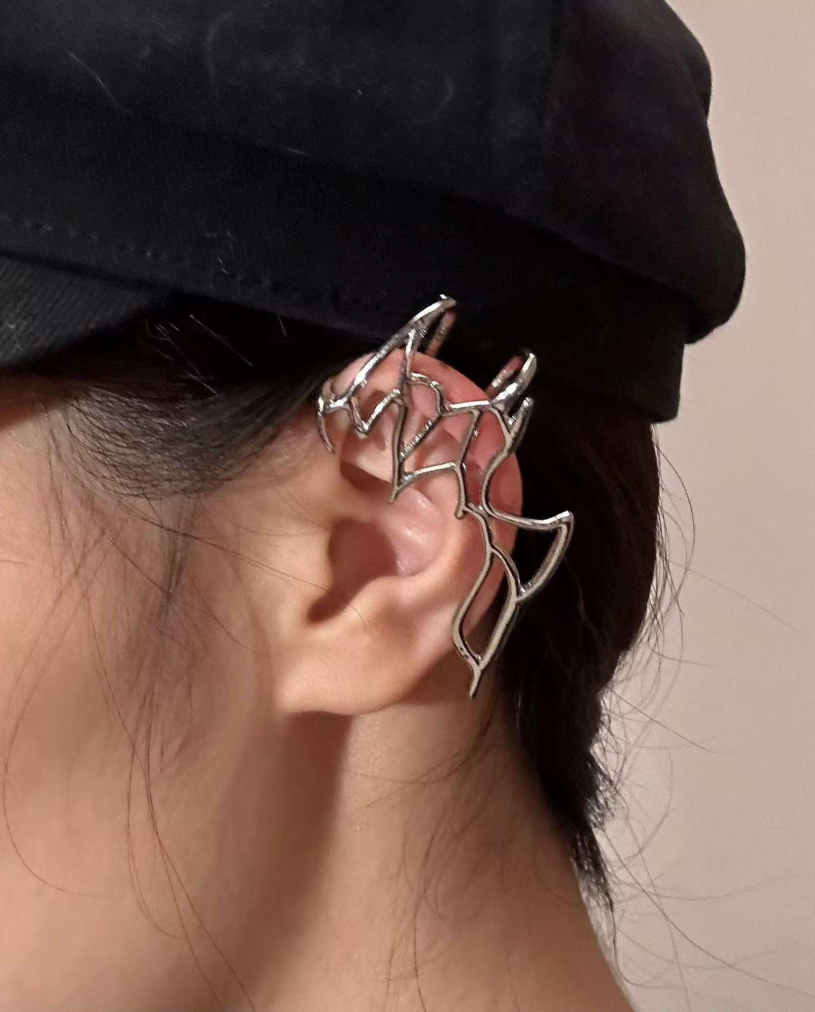 Futuristic No-Piercing Ear Cuff Cyberpunk Asymmetrical Ear Hook Minimalist Industrial Style Earring Dark Aesthetic Statement Jewelry