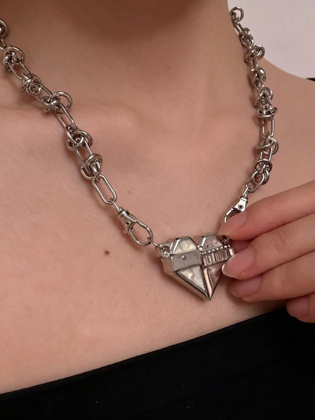 Molten Pulse Magnetic Split-Heart Linked Chain