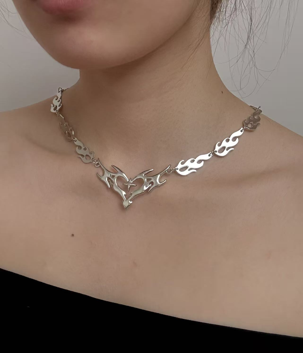 Cyberpunk Cyber-Heart Flame Necklace - Liquid Metal Y2K Choker for Men & Women - Titanium Steel Waterproof Jewelry - Unique Festival Gift for Friend/Partner