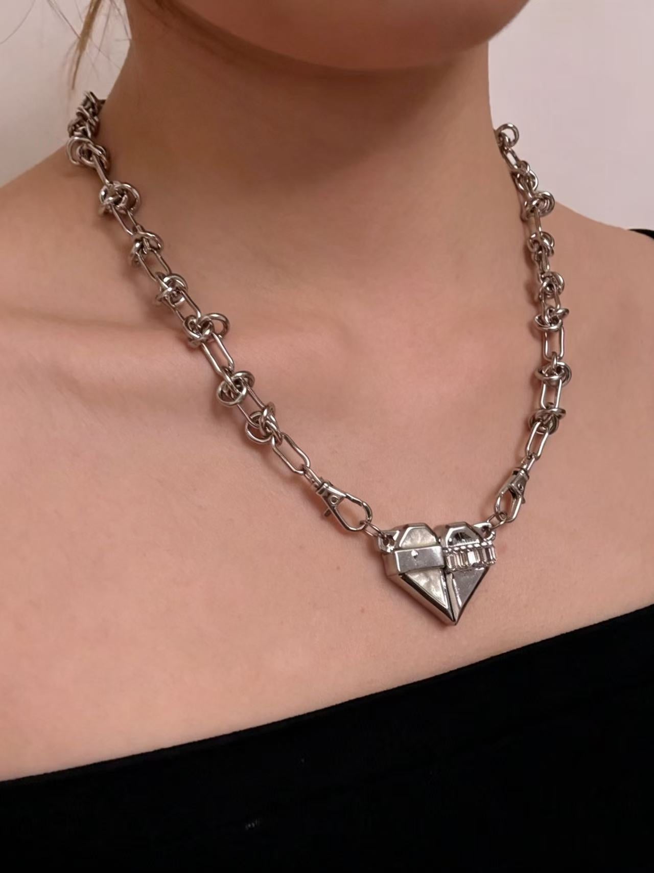 Molten Pulse Magnetic Split-Heart Linked Chain