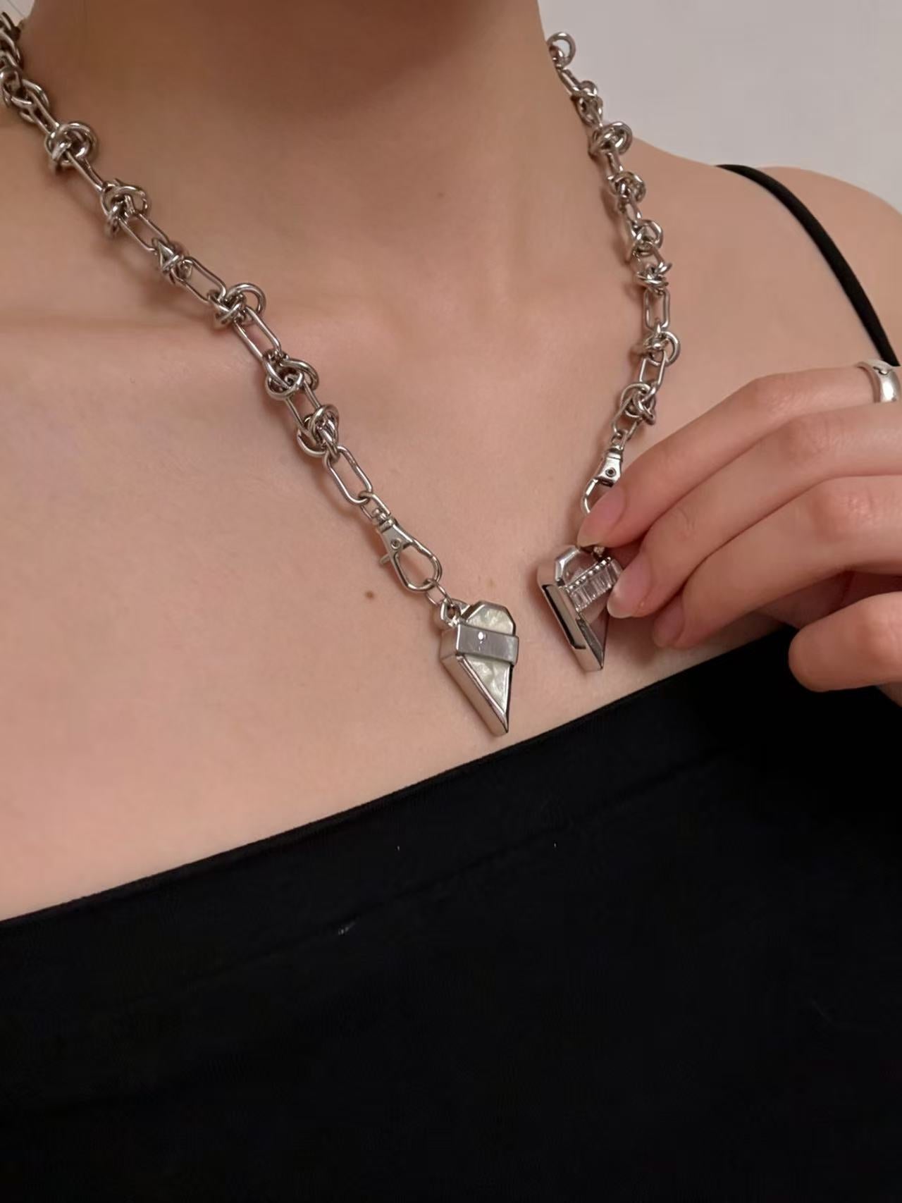 Molten Pulse Magnetic Split-Heart Linked Chain