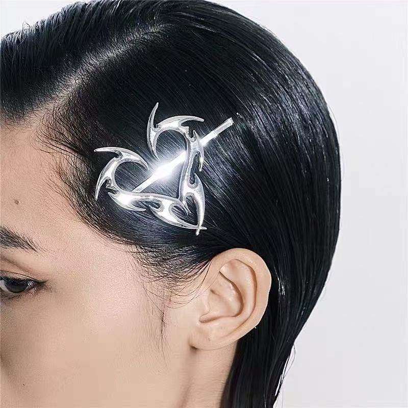 Molten Anima | Thorn Heart Fluid Hair Clip