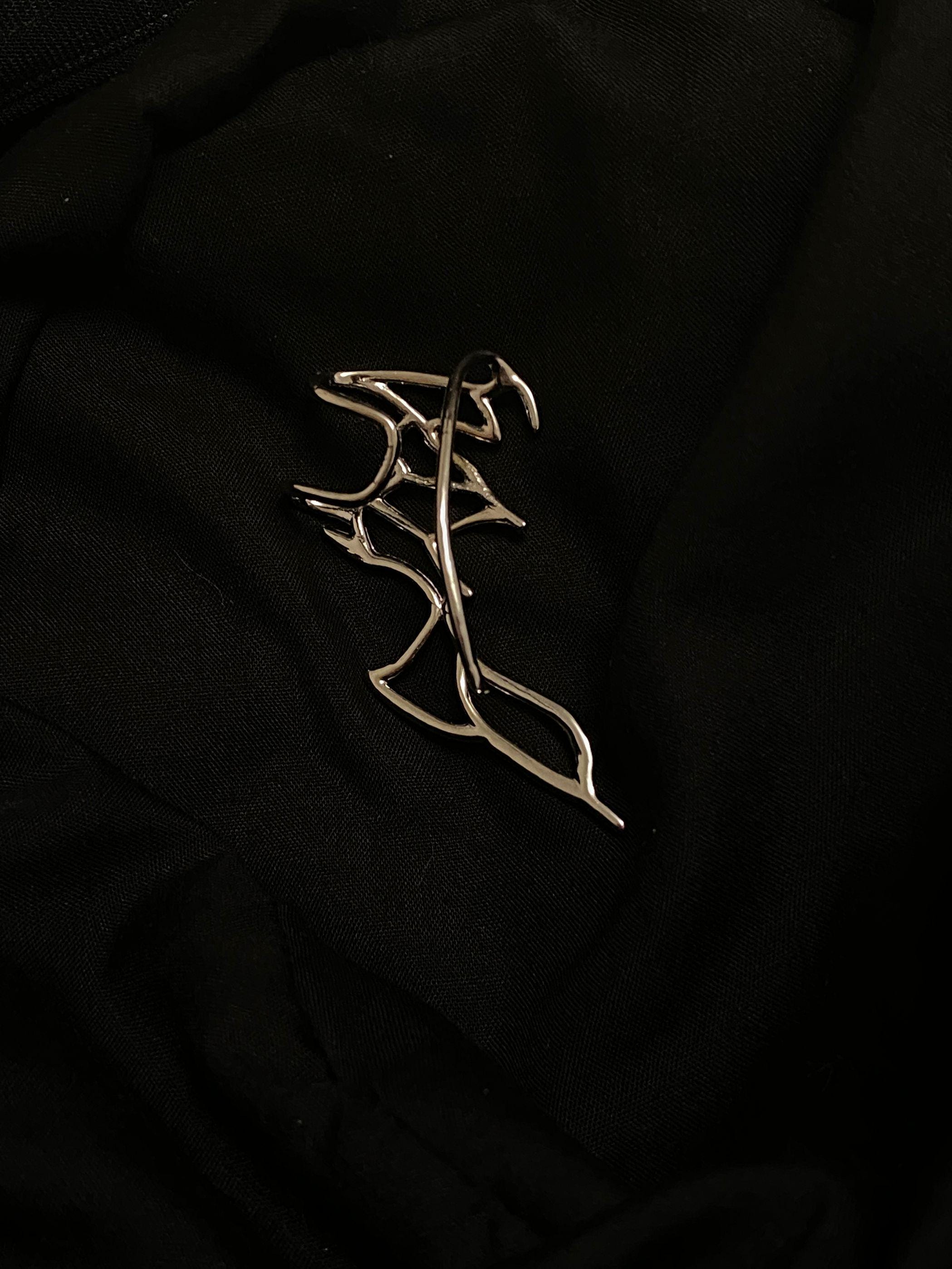 Futuristic No-Piercing Ear Cuff Cyberpunk Asymmetrical Ear Hook Minimalist Industrial Style Earring Dark Aesthetic Statement Jewelry