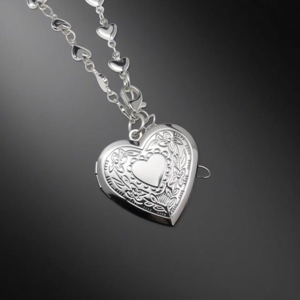 Chains | vintage-silver | Cybernicho | Relic Heart Heraldic Locket | heart-link-chain-detail