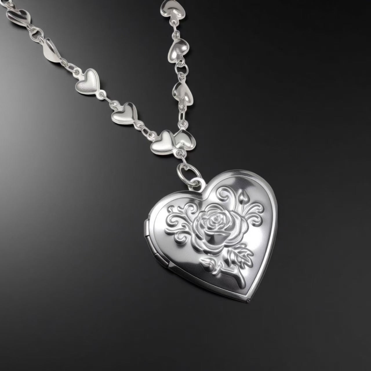 Chains | vintage-silver | Cybernicho | Relic Heart Floral Locket | heart-link-chain-detail