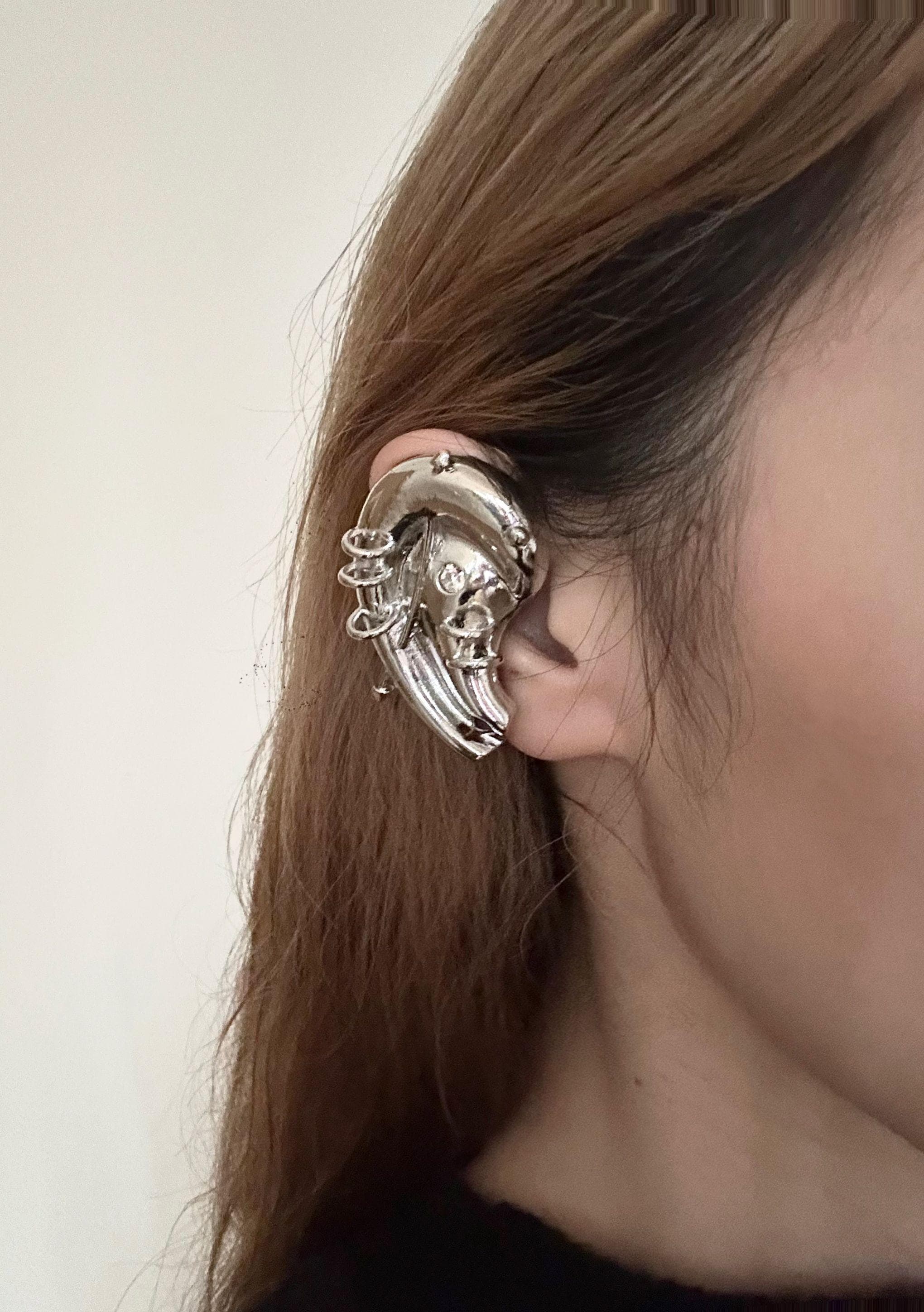 Ear cuff | silver | Cybernicho | Molten Mecha Spiked Thorn Ear Armor | non-piercing-adjustable-mechanical-clip-on