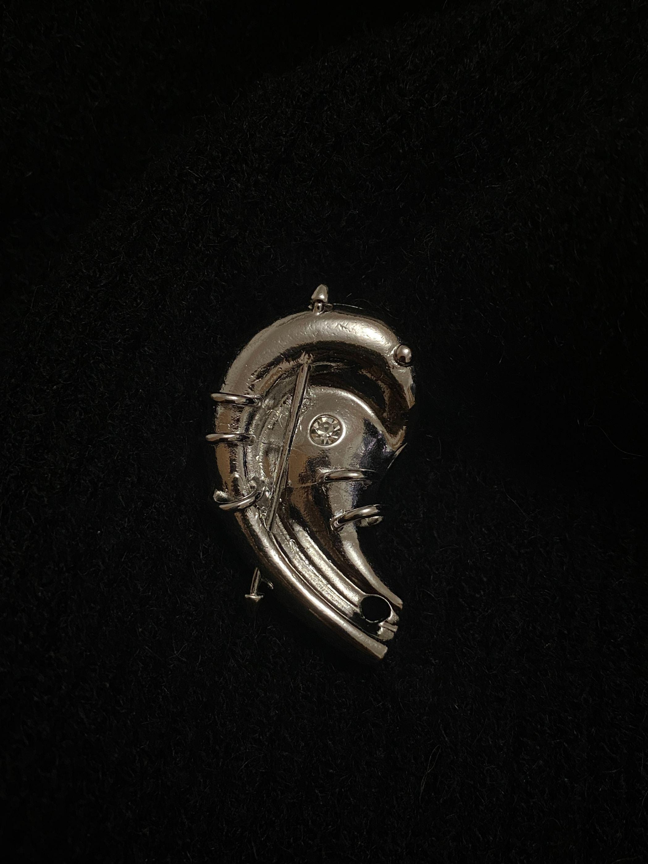 Ear cuff | silver | Cybernicho | Molten Mecha Spiked Thorn Ear Armor | non-piercing-adjustable-mechanical-clip-on