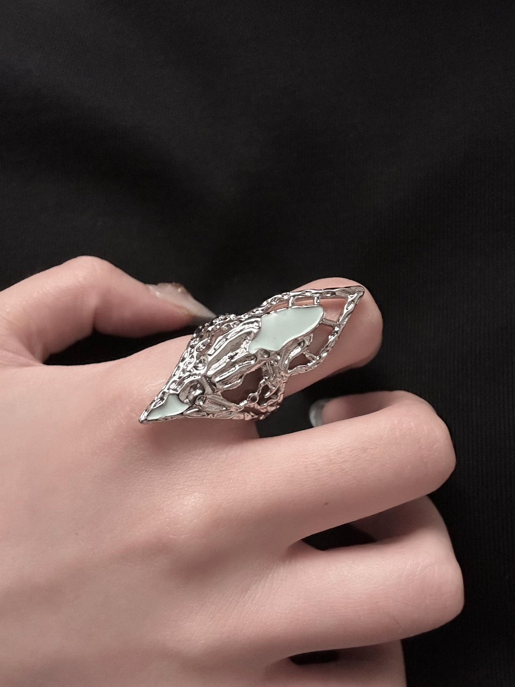 Full Finger Ring | silver | Cybernicho | Molten Aegis Cybernetic Armor | adjustable-liquid-metal-knuckle-shield