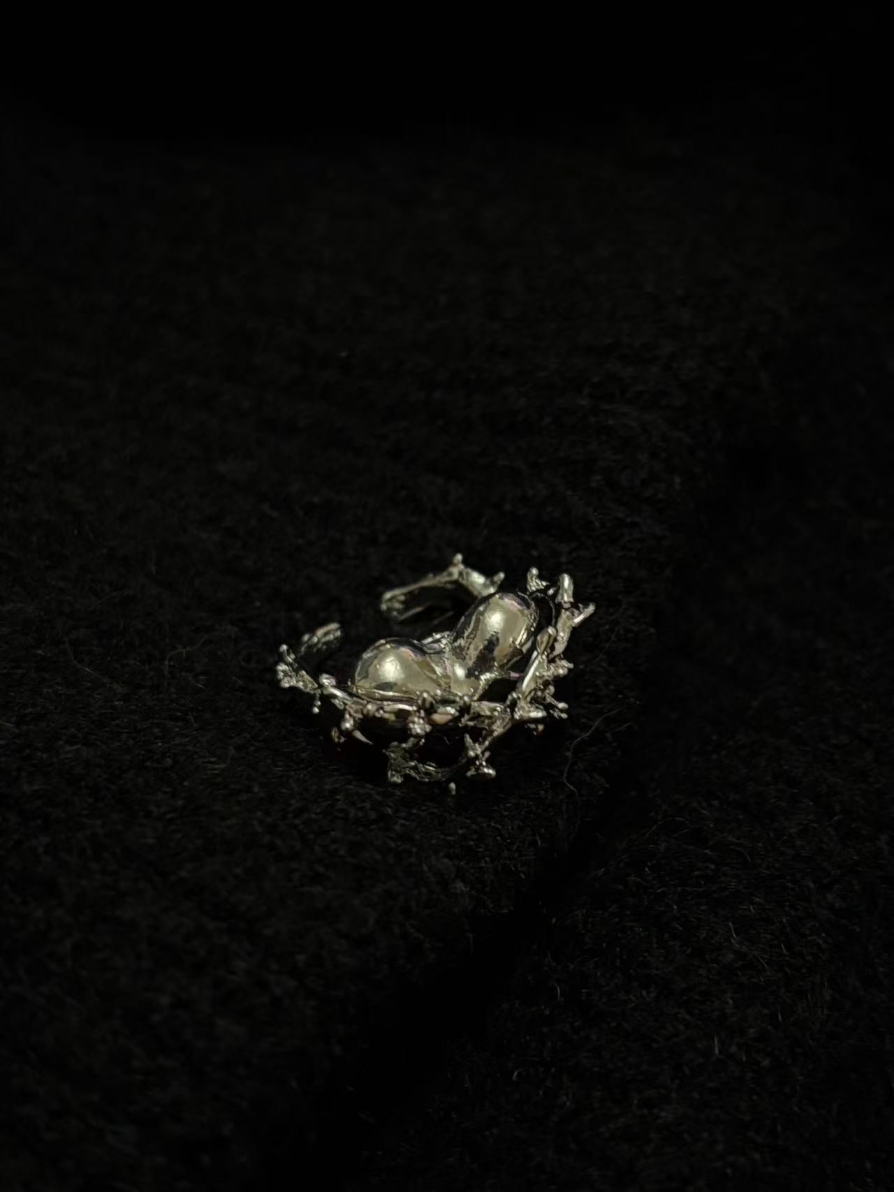 Rings | black-silver | Cybernicho | Molten Thorn Obsidian Heart Ring | sturdy-liquid-metal-thorn-jewelry