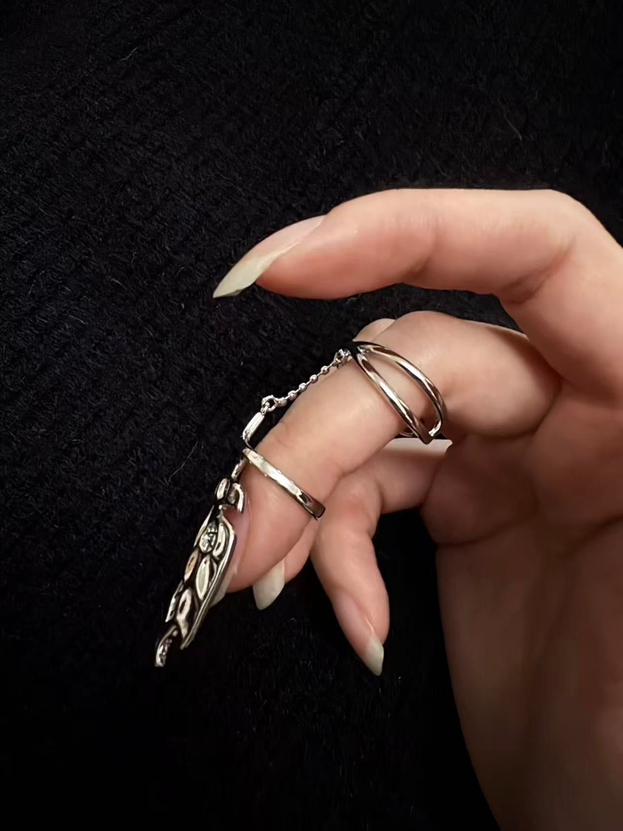 Rings | polished-silver | Cybernicho | Molten Empress Nail Armor | articulated-full-finger-ring-aesthetic