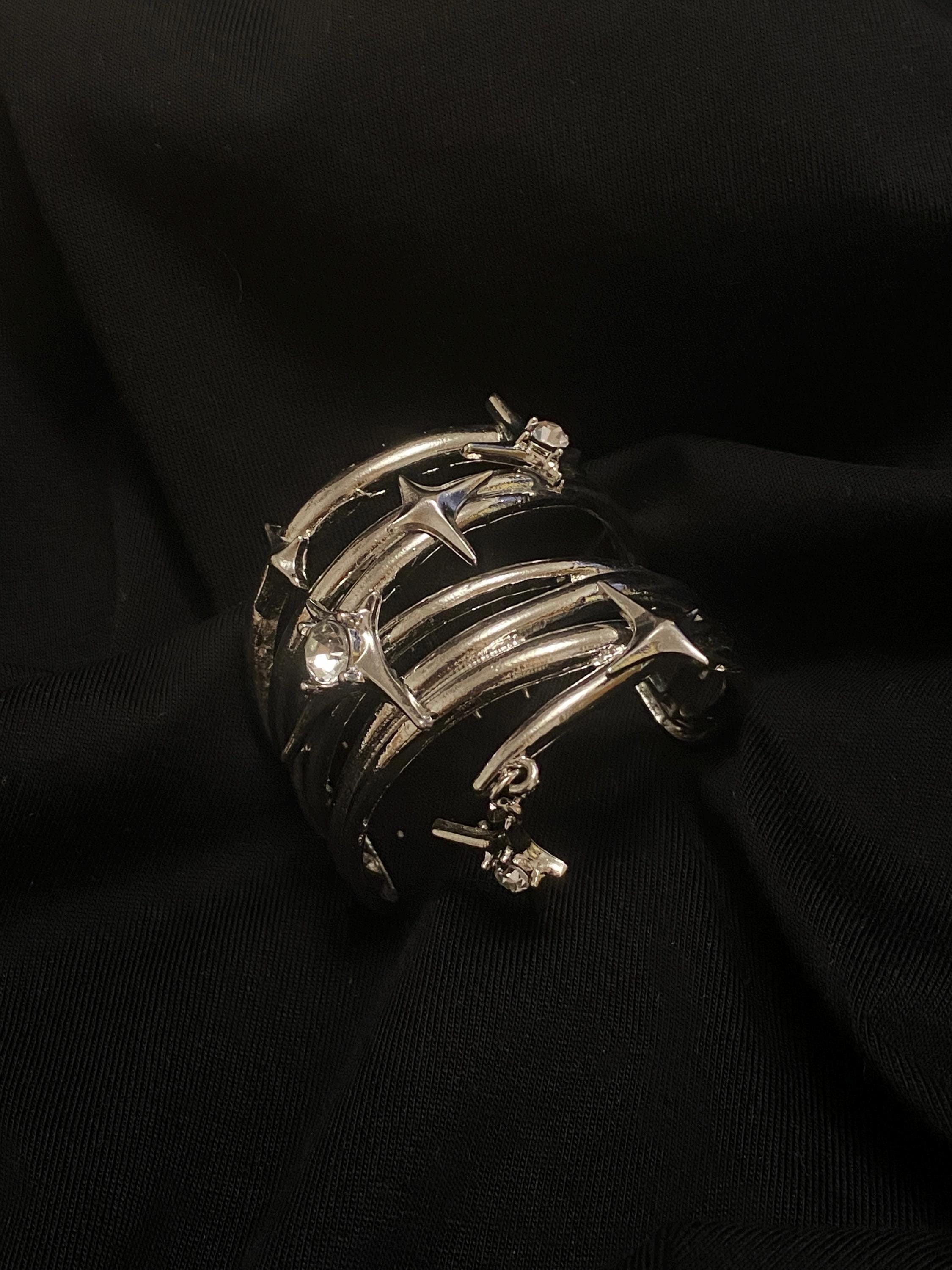 Cyberpunk Starburst Ponytail Clip: Liquid Silver Platinum Hair Accessory